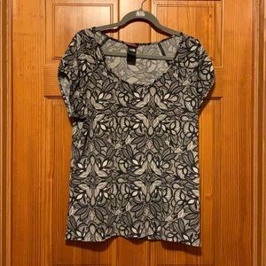 The North face woman’s XL shirt